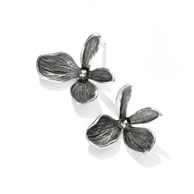  Everbloom Post Earrings